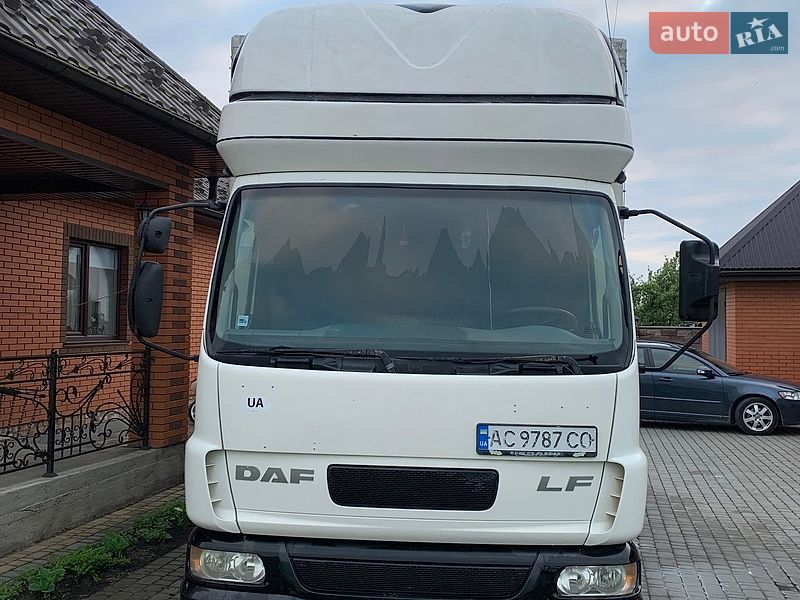 Тентований DAF LF