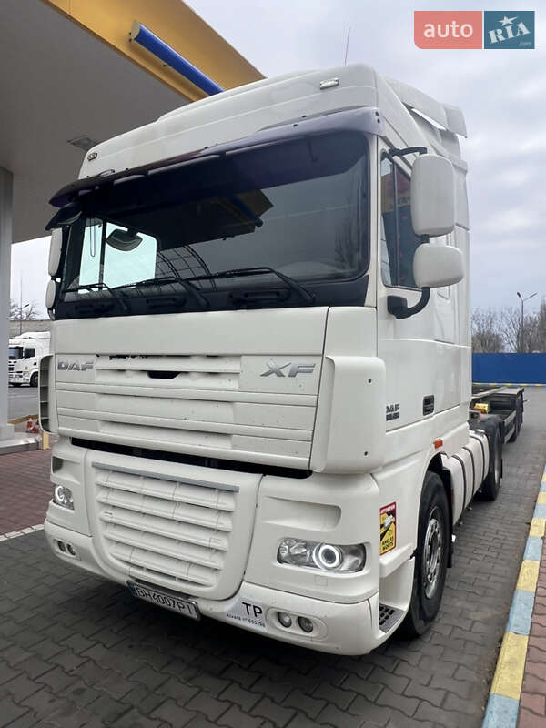 Контейнеровоз DAF XF 105