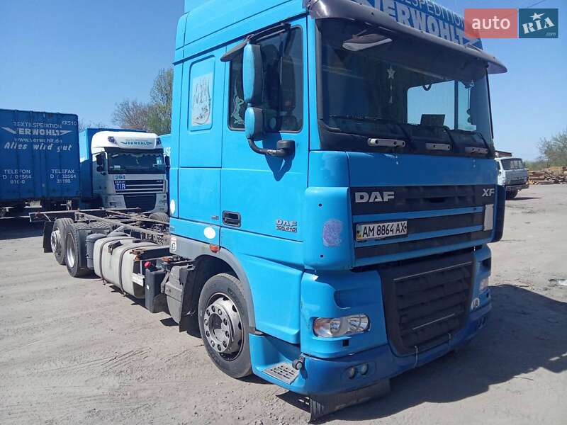 Контейнеровоз DAF XF 105