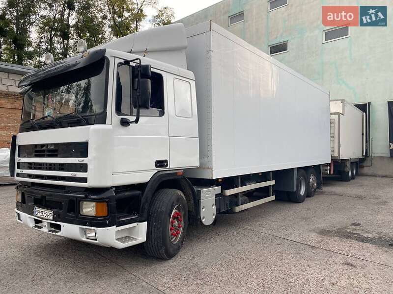 Вантажний фургон DAF XF 105