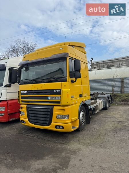 Контейнеровоз DAF XF 105