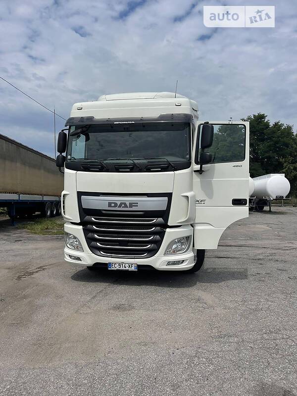 Вантажівки DAF XF 106