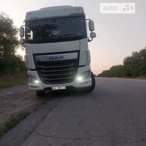 Зерновоз DAF XF 106