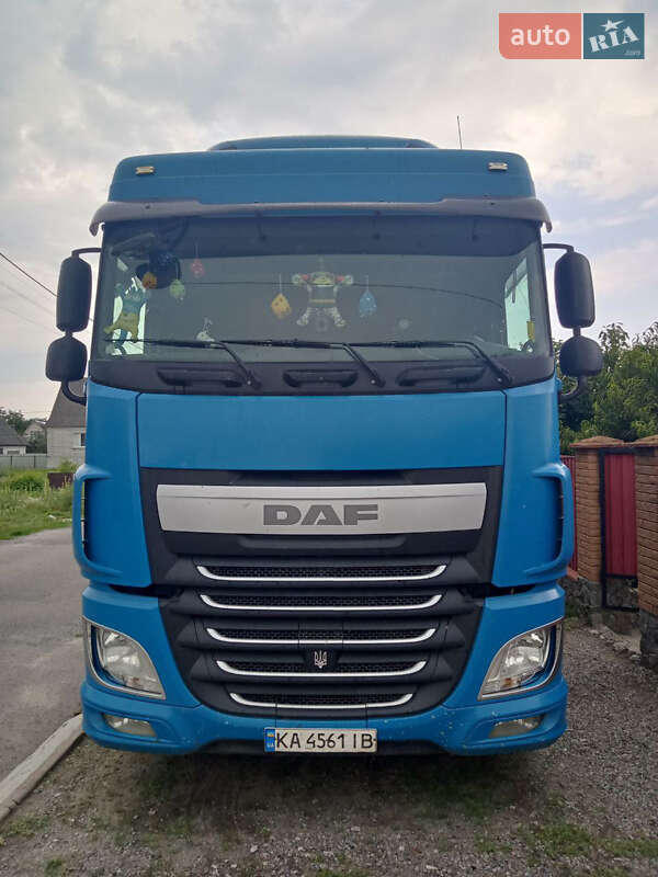 Зерновоз DAF XF 106