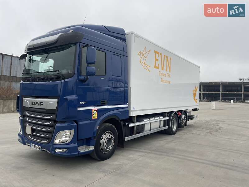 Вантажний фургон DAF XF 106