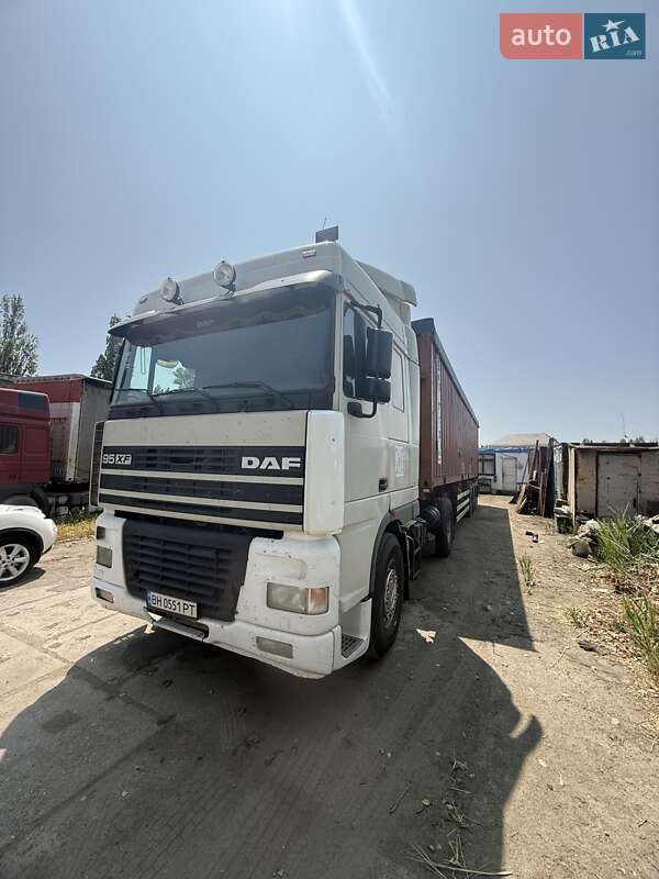 Контейнеровоз DAF XF 95.430