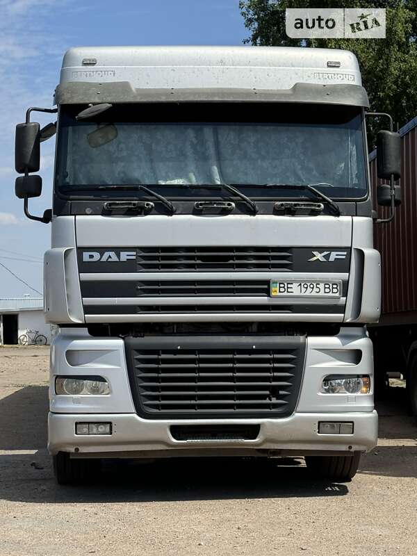 Контейнеровоз DAF XF 95