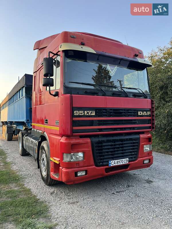 Контейнеровоз DAF XF 95