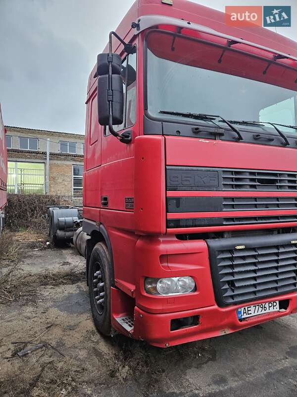 Контейнеровоз DAF XF 95