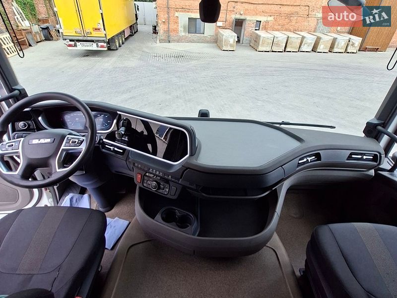 Контейнеровоз DAF XF 2022 в Каменец-Подольском