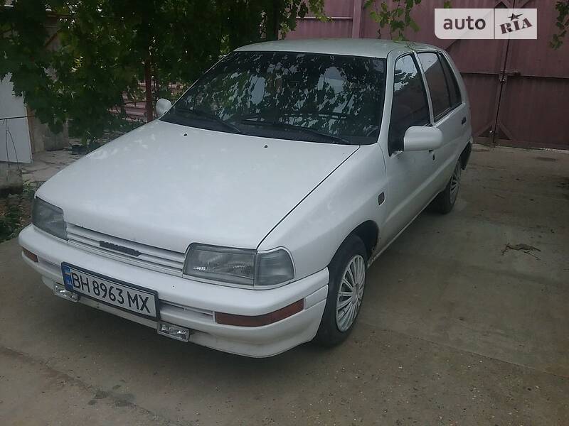 Хэтчбек Daihatsu Charade