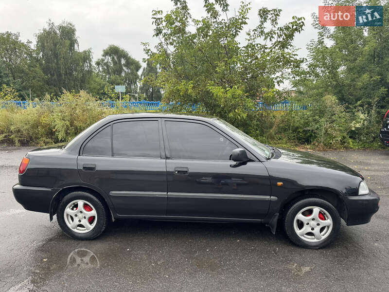 Седан Daihatsu Charade