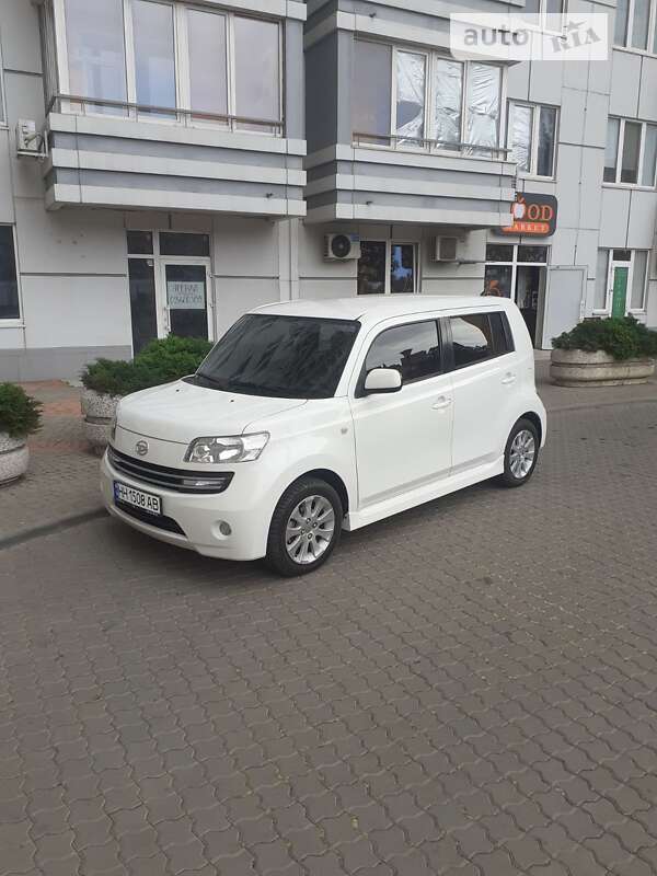 Хэтчбек Daihatsu Materia