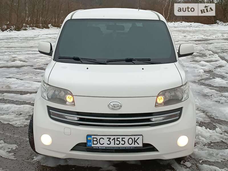 Седан Daihatsu Materia