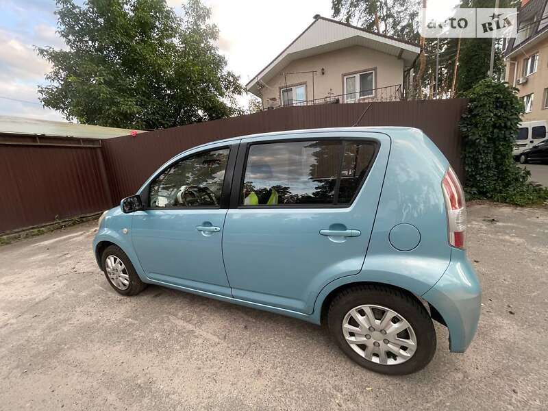 Седан Daihatsu Sirion