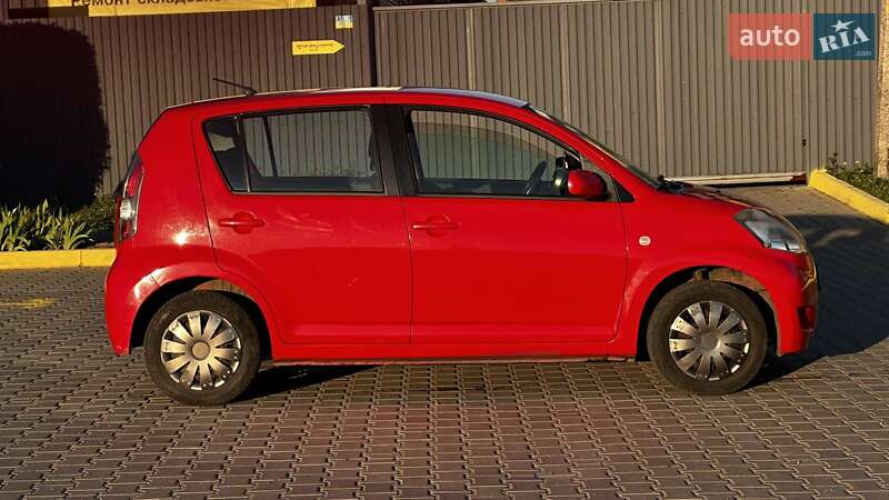 Седан Daihatsu Sirion