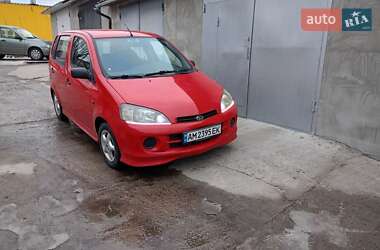 Daihatsu YRV  2006