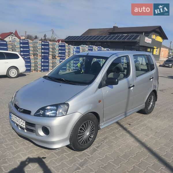 Daihatsu YRV