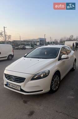 Ціни Volvo V40 Дизель