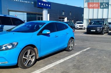 Ціни Volvo V40 Дизель