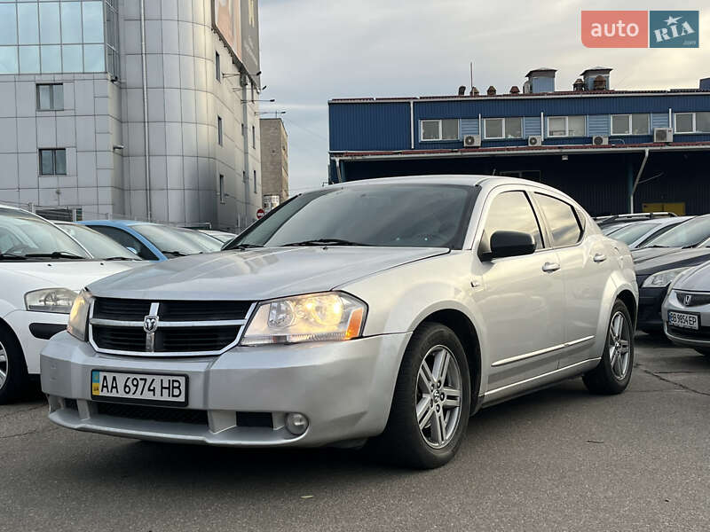 Седан Dodge Avenger