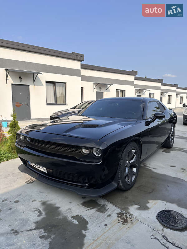 Купе Dodge Challenger 2015 в Луцке