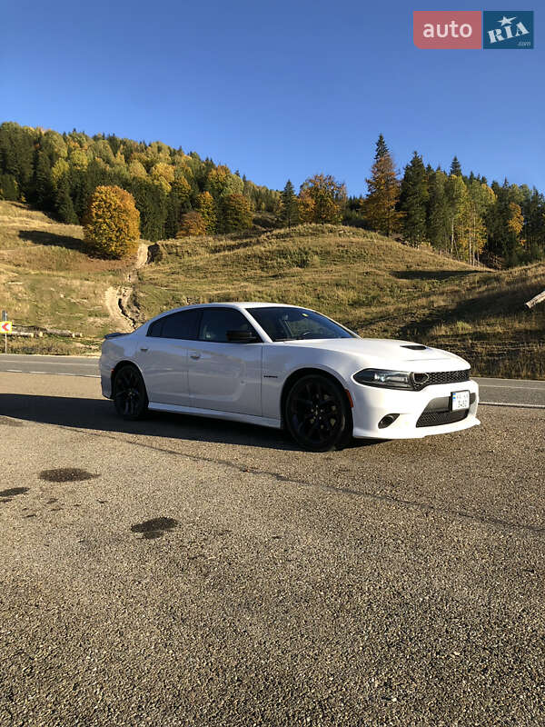 Седан Dodge Charger