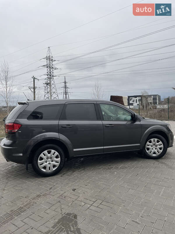 Позашляховик / Кросовер Dodge Journey