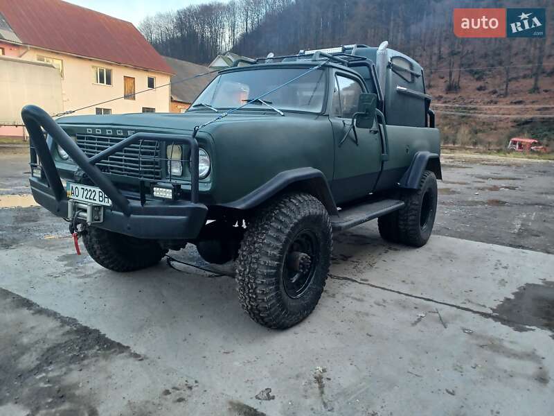 Dodge M 880