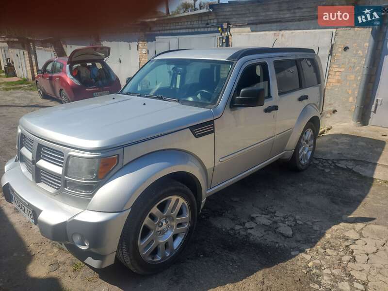 Позашляховик / Кросовер Dodge Nitro