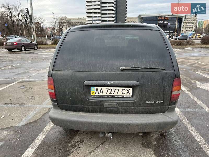 Мінівен Dodge Ram Van 2000 в Києві