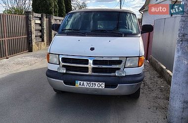 Dodge Ram Van  2002