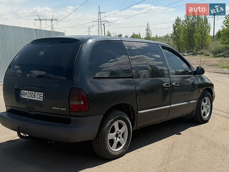 Мінівен Dodge Ram Van 2000 в Києві