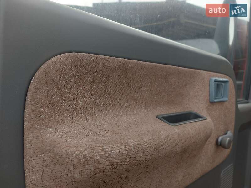 Грузовой фургон Dongfeng DF-47 2006 в Боярке