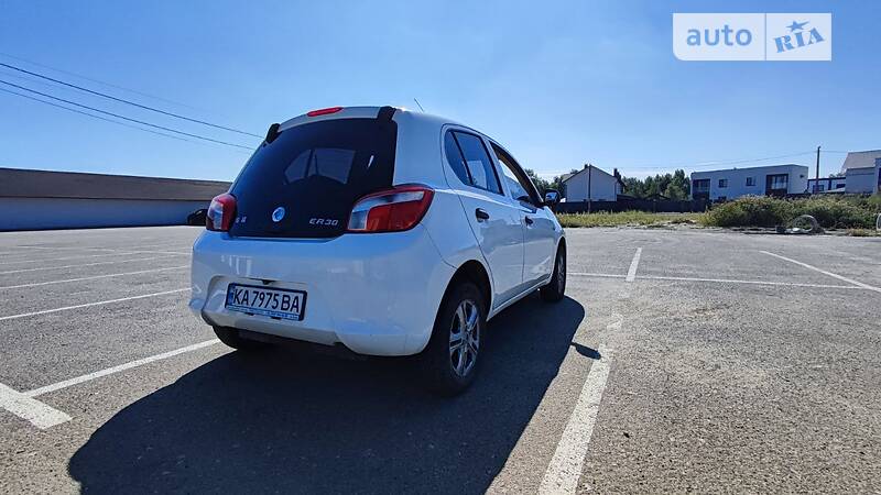 Хетчбек Dongfeng ER30