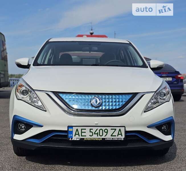 Седан Dongfeng Fengxing S50-EV