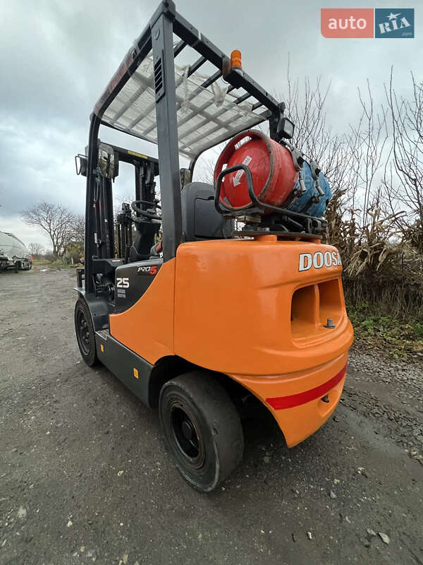 Вилочний навантажувач Doosan 255 LC-V