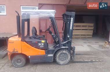 Вилочний навантажувач Doosan D 30C 2007 в Житомирі