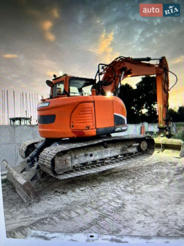 Гусеничний екскаватор Doosan DX 140