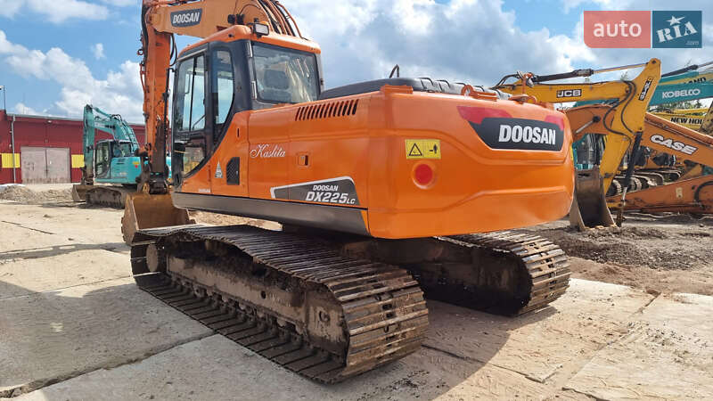 Гусеничний екскаватор Doosan DX 225LC-3