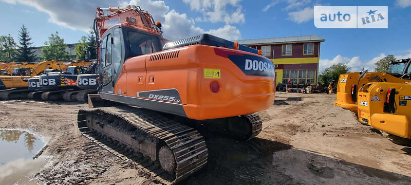 Гусеничний екскаватор Doosan DX