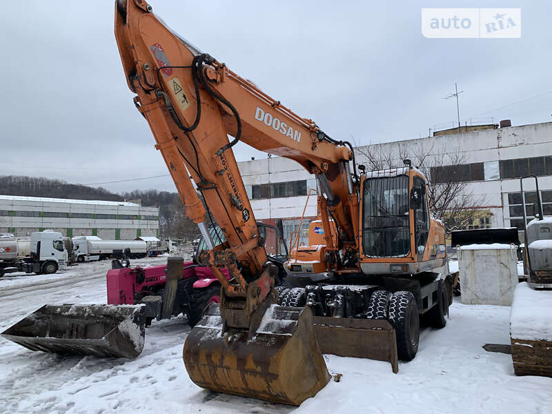 Колісний екскаватор Doosan Solar