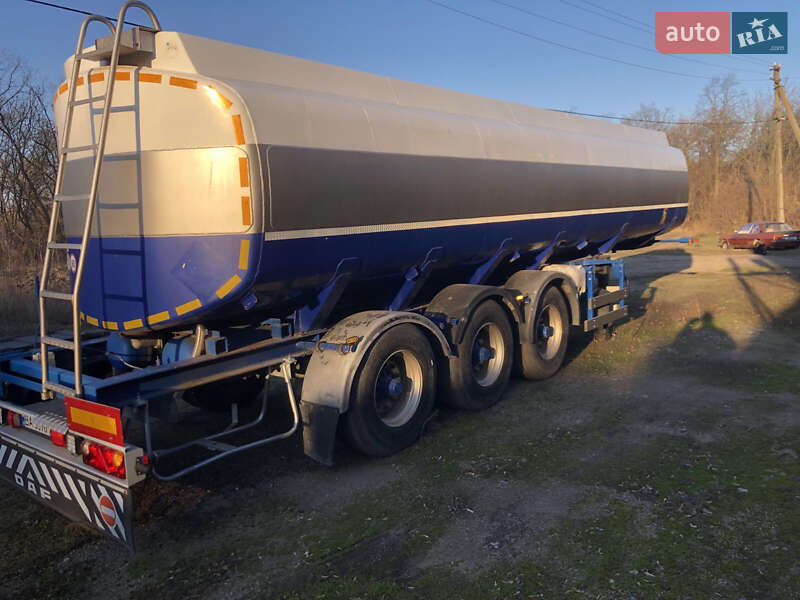 Цистерна напівпричіп Dromech CNK 2002 в Кропивницькому