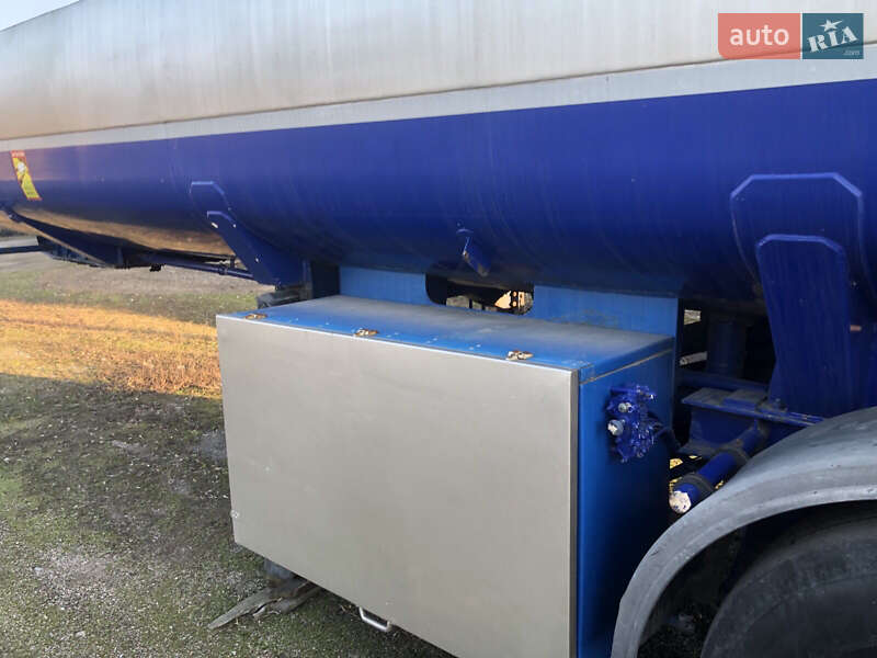 Цистерна напівпричіп Dromech CNK 2002 в Кропивницькому