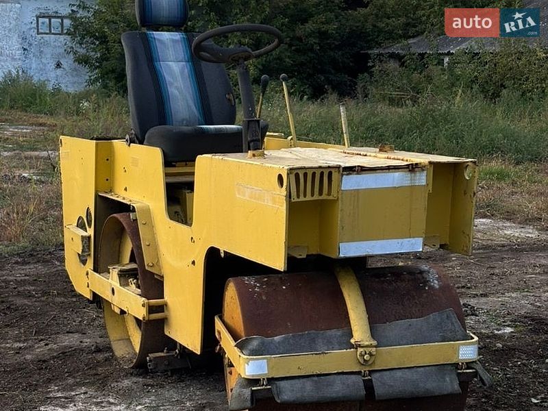 Дорожній каток ДУ 54 1985 в Кельменцях