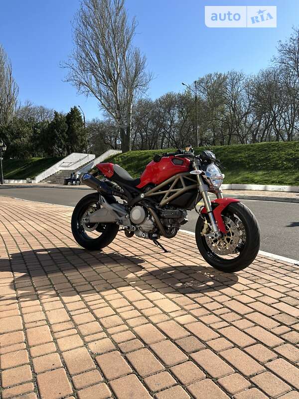 Ducati 696