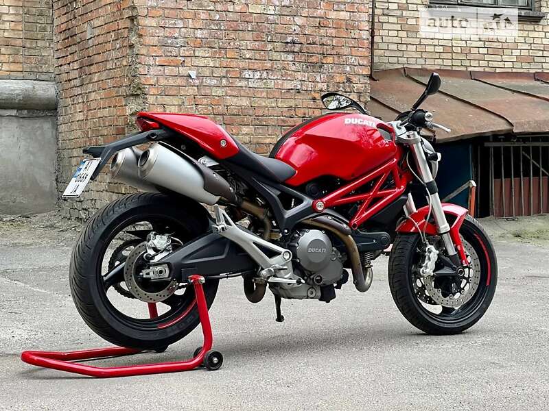 Мотоцикл Без обтікачів (Naked bike) Ducati 696