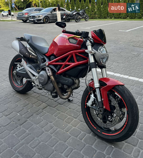 Ducati 696