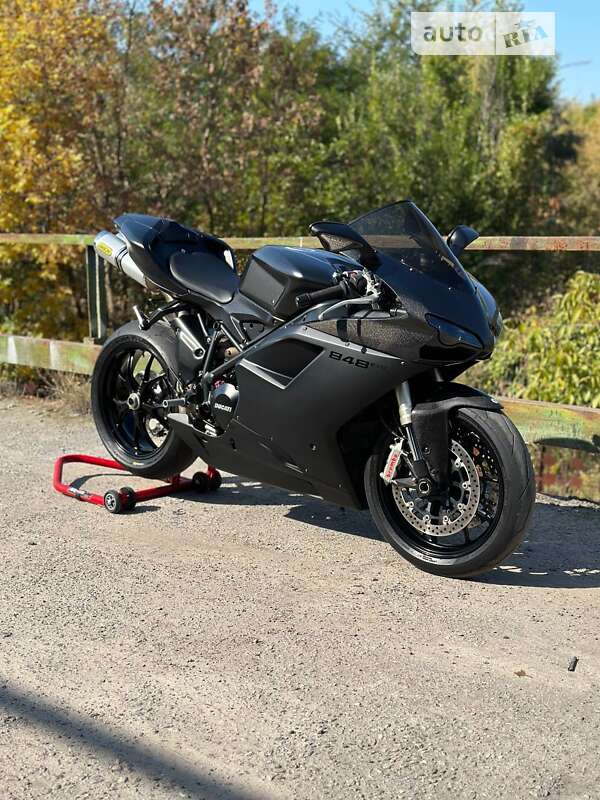 Мото Ducati 848