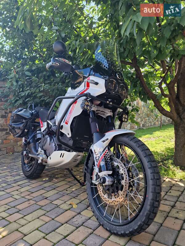 Мото Ducati DesertX 937